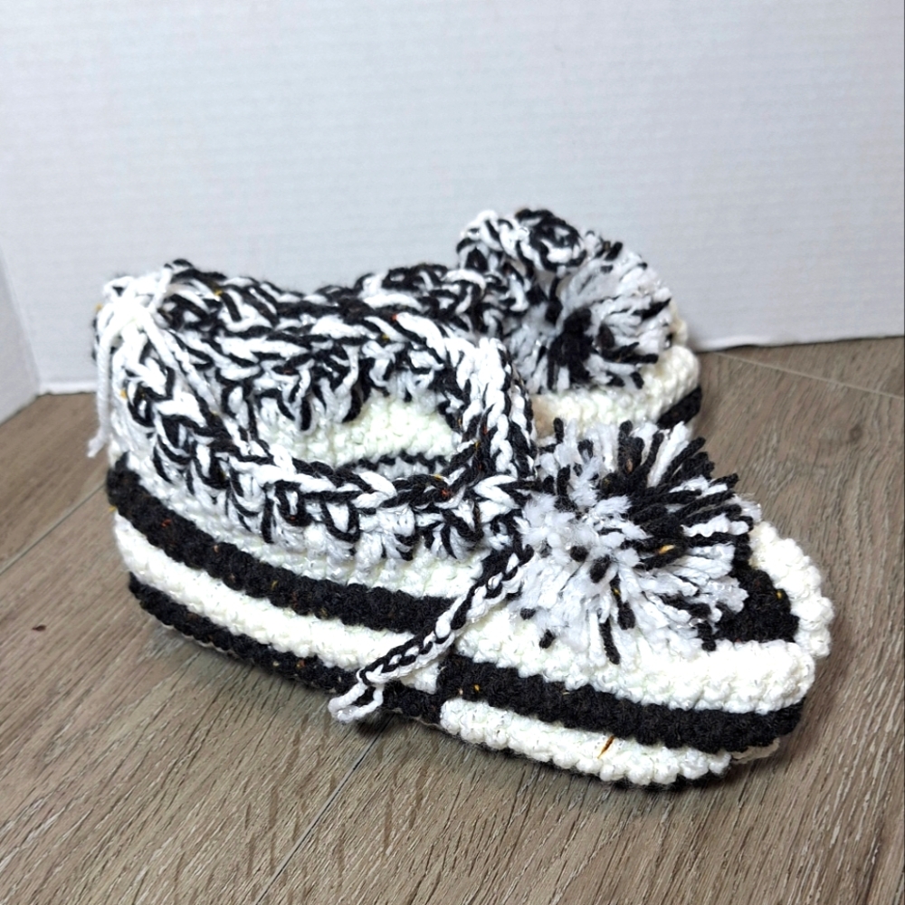 New Handmade House Slippers Adult One Size Stretch Pom- Pom
